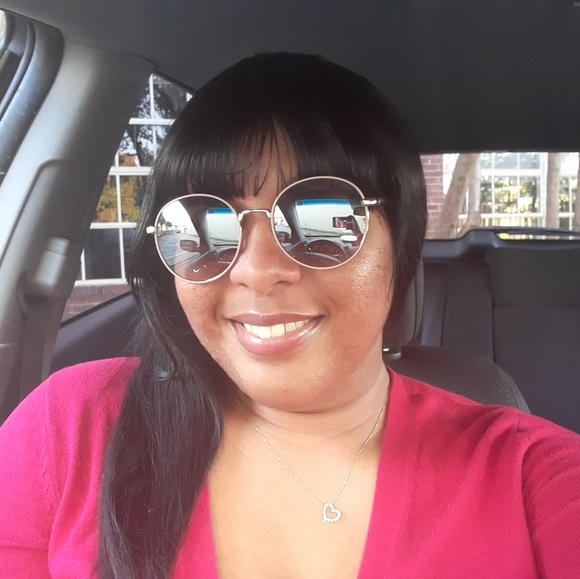 Meet your Posher, Veronica - Picture 2 of 4